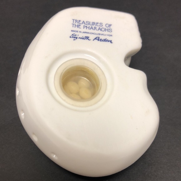 Elizabeth Arden: The Treasure of the Pharaohs Cat Pomander - Picture 6 of 7